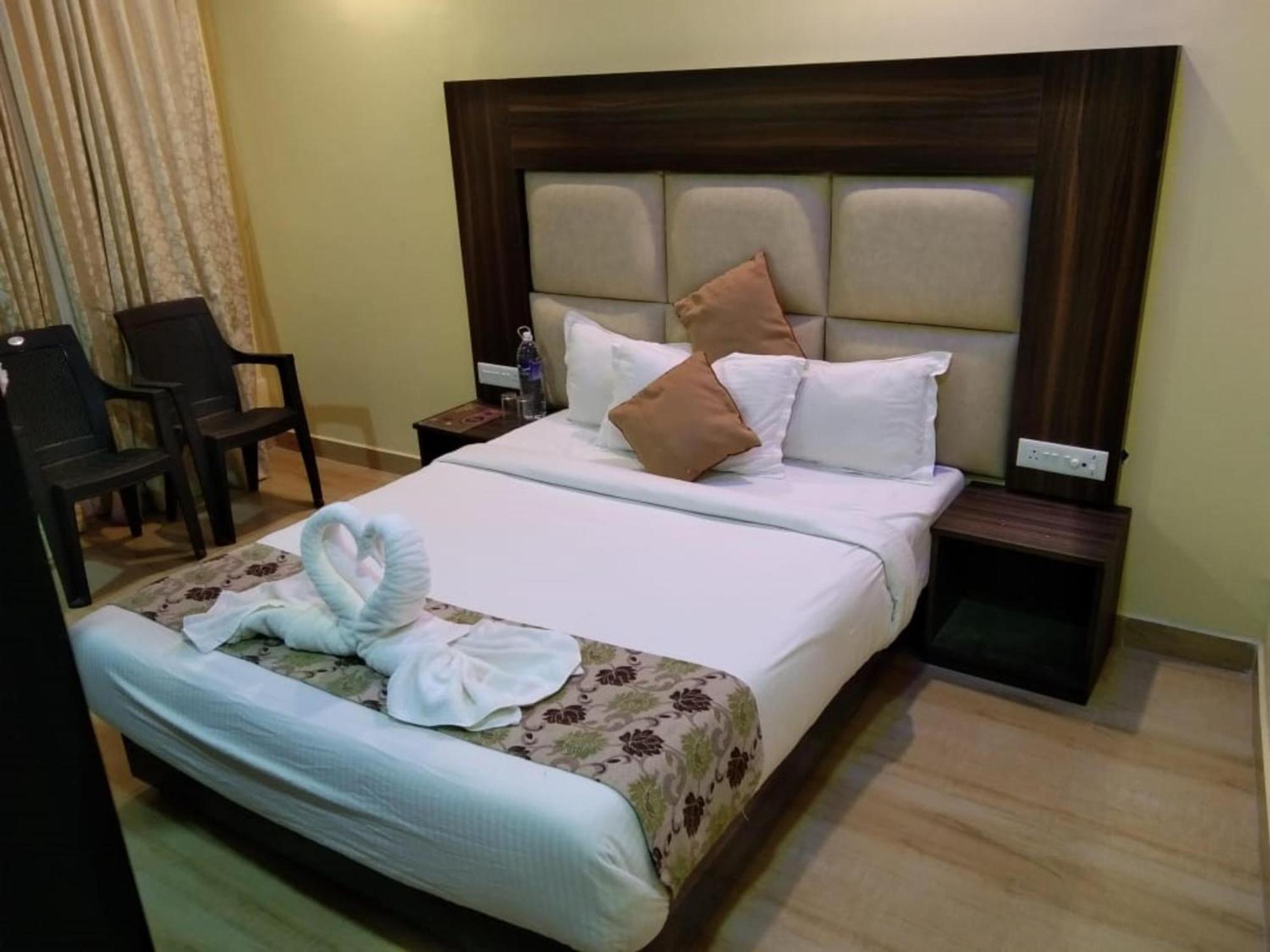 Gold India Beach Resort Govind Nagar Esterno foto