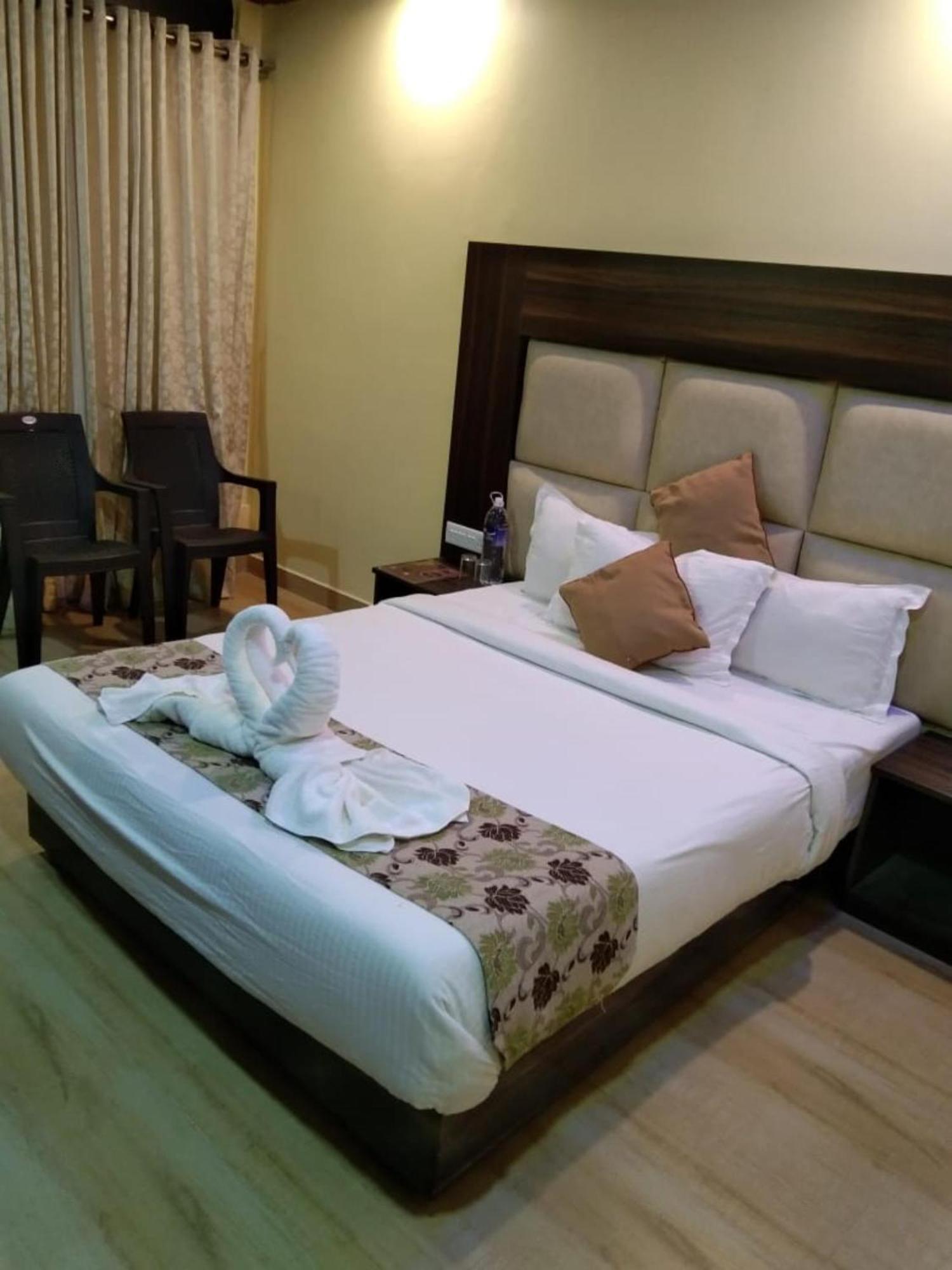 Gold India Beach Resort Govind Nagar Esterno foto