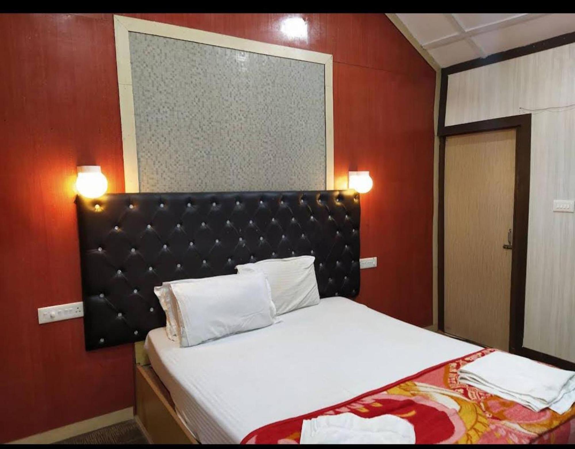 Gold India Beach Resort Govind Nagar Esterno foto