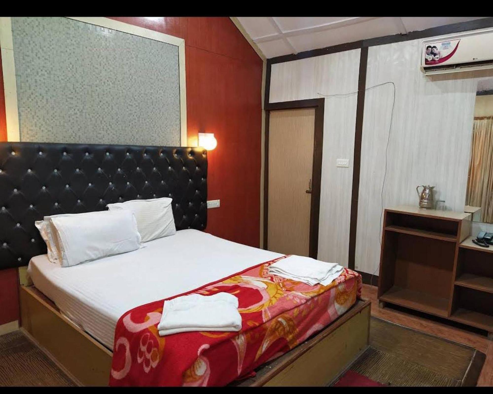Gold India Beach Resort Govind Nagar Esterno foto
