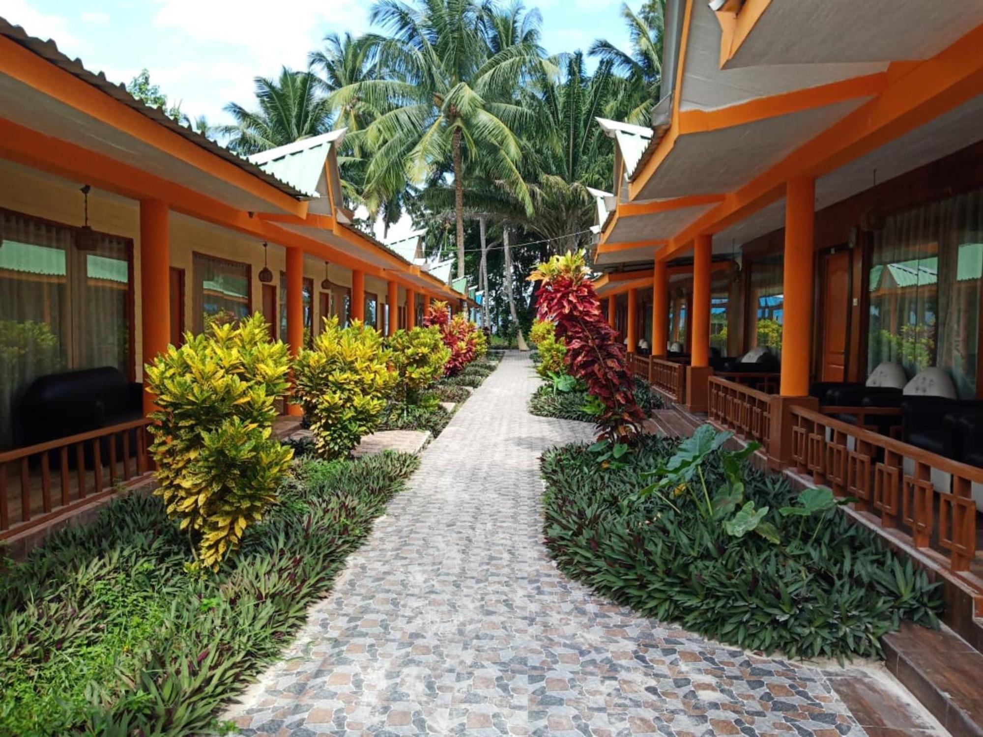 Gold India Beach Resort Govind Nagar Esterno foto